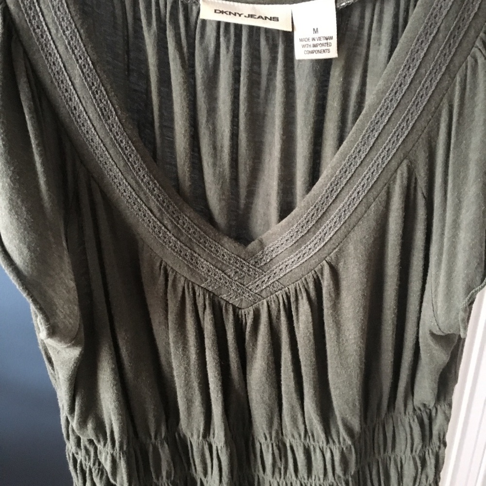 DKNY Stretchy Top - So flattering! - Picture 7 of 8
